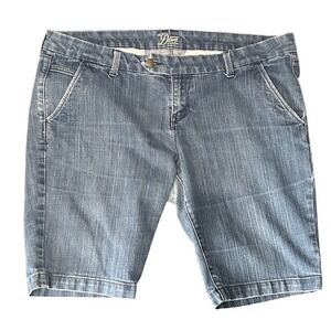 Old Navy Women 18 Diva Denim Blue Jeans Flat Front Bermuda Shorts Summer